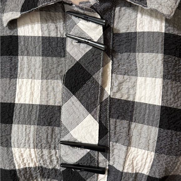 Habitat Black and White Boxy 3/4 Sleeve Top - Picture 2 of 8